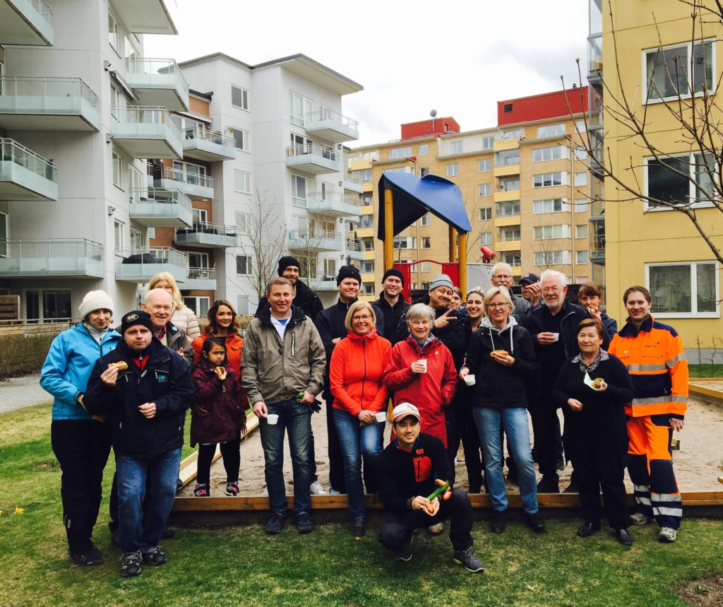 gruppbild Brf Rudan Städdag 2016